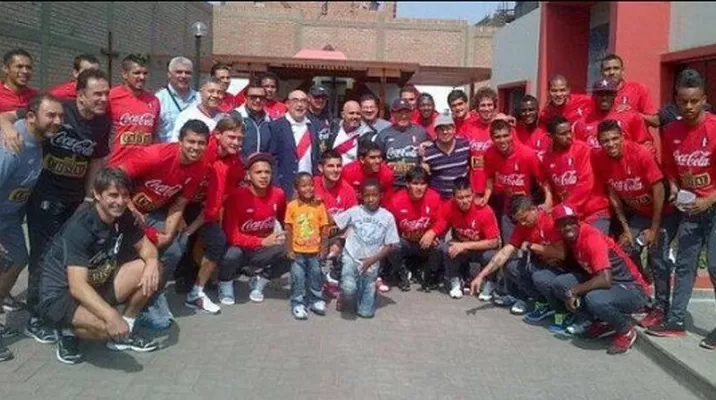 Farfán y otros seleccionados enviaron sus condolencias por muerte de Óscar Avilés Farfán y otros seleccionados enviaron sus condolencias por muerte de Óscar Avilés