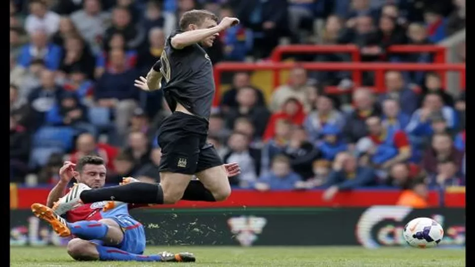 Manchester City derrotó al Crystal Palace y se puso a tres de la cima con un partido menos