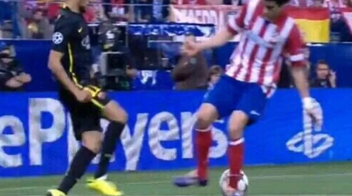 Neymar humilló a Tiago con brillante 'huacha' en el Atlético - Barcelona Neymar humilló a Tiago con brillante 'huacha' en el Atlético - Barcelona
