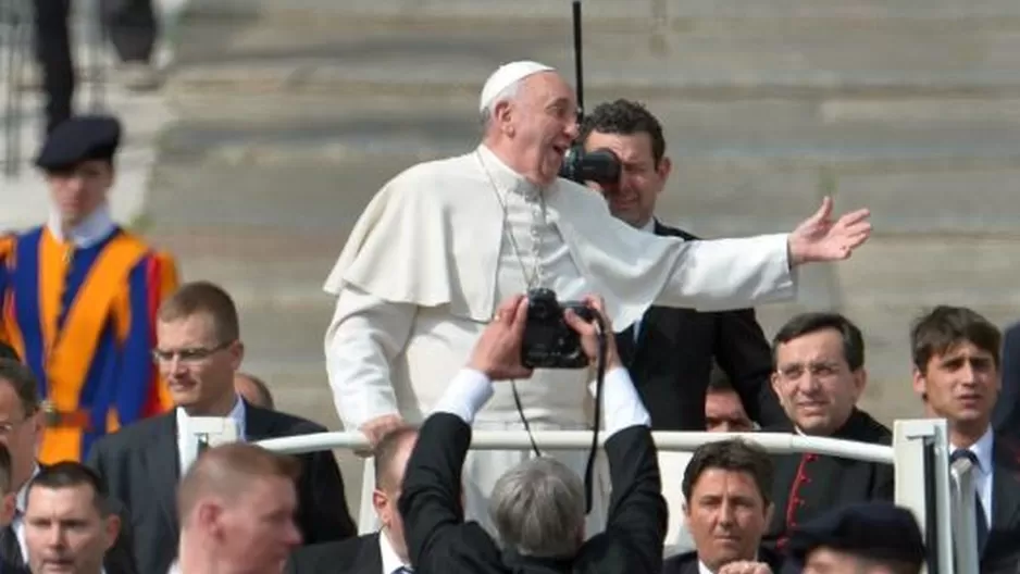 Papa Francisco le dijo “pobrecito” a hincha de Independiente en el Vaticano