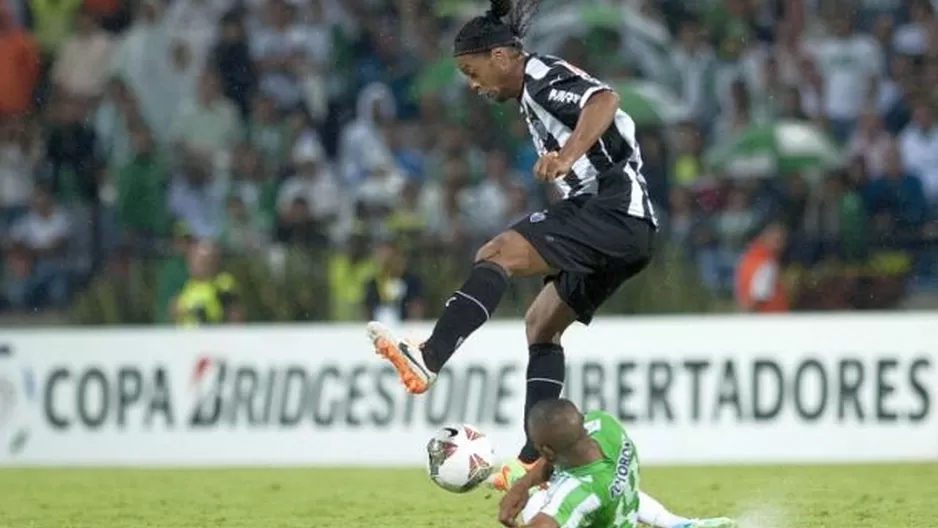 Toda la magia de Ronaldinho en una sola jugada en la Copa Libertadores