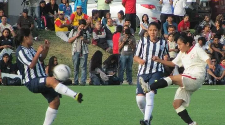 Universitario venció a Alianza en el primer clásico femenino del año Universitario venció a Alianza en el primer clásico femenino del año
