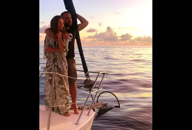 Dominika Paleta posa en romántica foto con su esposo a poco de cumplir 20 años de matrimonio