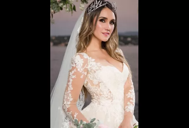 Dulce María difundió fotos inéditas de su boda con Paco Álvarez