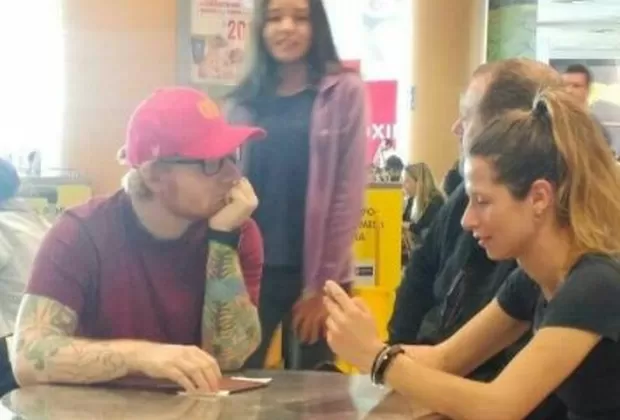 Ed Sheeran alborota a fans tras llegar a Lima a una semana de su concierto