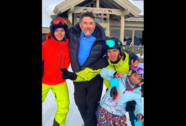 Eduardo Santamarina conmueve con foto junto a su hija Julia y sus mellizos