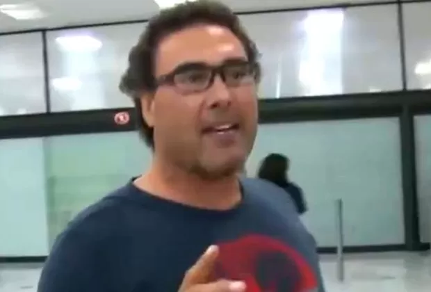 Eduardo Yáñez vuelve a protagonizar tensa discusión con un reportero mexicano