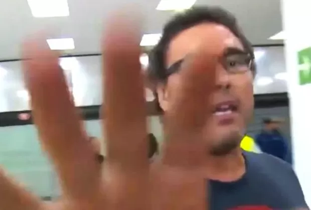 Eduardo Yáñez vuelve a protagonizar tensa discusión con un reportero mexicano