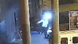 Crimen se perpetró en los exteriores de una discoteca de Villa María del Triunfo. Foto y video: América TV