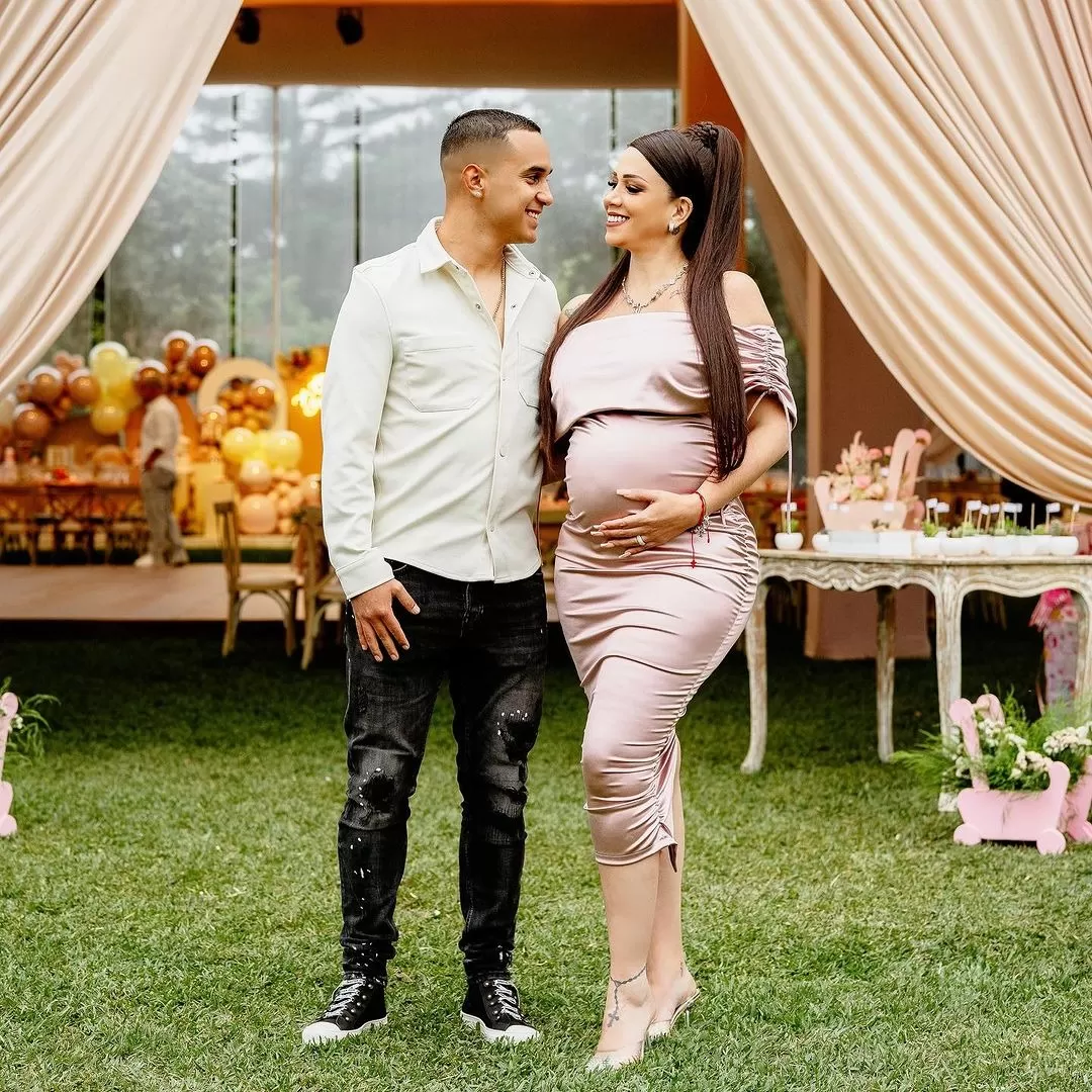 Melissa Klug y Jesús Barco en el baby shower de su hija / Instagram