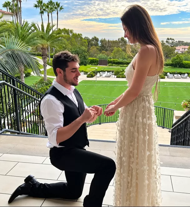 El actor RJ Mitte se comprometió con Kennedy Suárez en octubre de 2025 / IG: @rjmitte