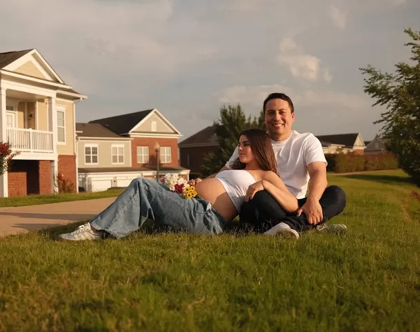 Naelah Giha Calmet y su pareja Juan Diego. Fuente: Instagram