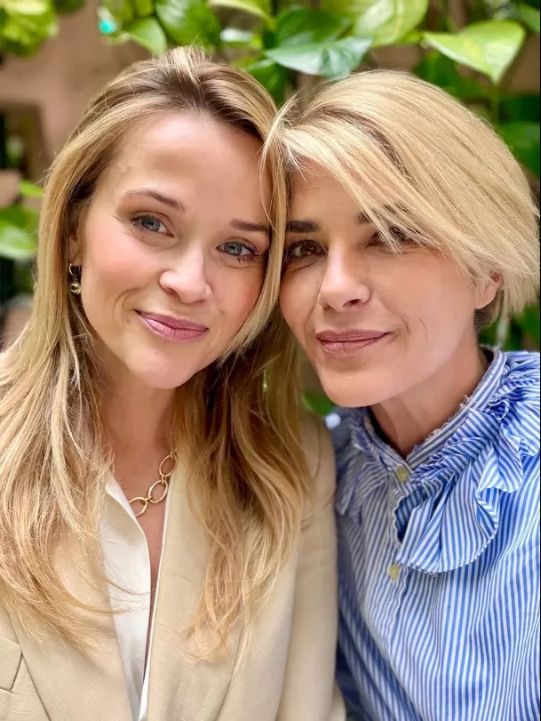 Selma Blair y Reese Witherspoon compartieron créditos en la cinta 'Legalmente rubia' / IG: @selmablair