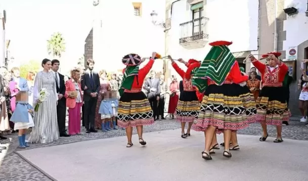 La actriz Micaela Belmont les rindió un homenaje a sus raíces peruanas / Captura