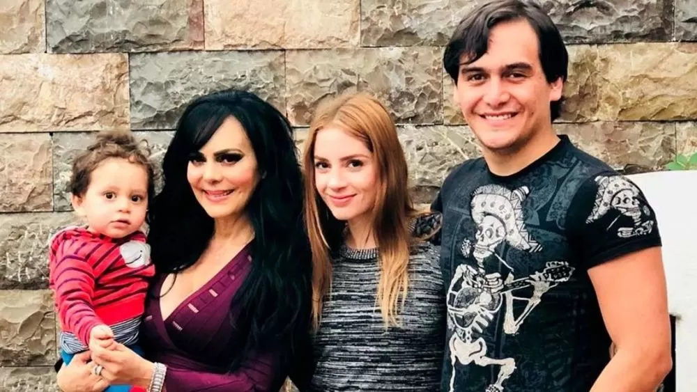 Amigo de Julián Figueroa reveló que Imelda Tuñón le daba drogas al cantante y puso en duda la causa de su muerte. Fuente: Instagram Amigo de Julián Figueroa reveló que Imelda Tuñón le daba drogas al cantante y puso en duda la causa de su muerte. Fuente: Instagram