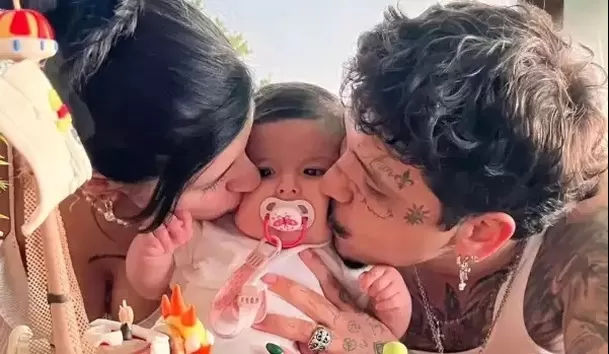 Cazzu junto a su hija Inti y Nodal / Instagram
