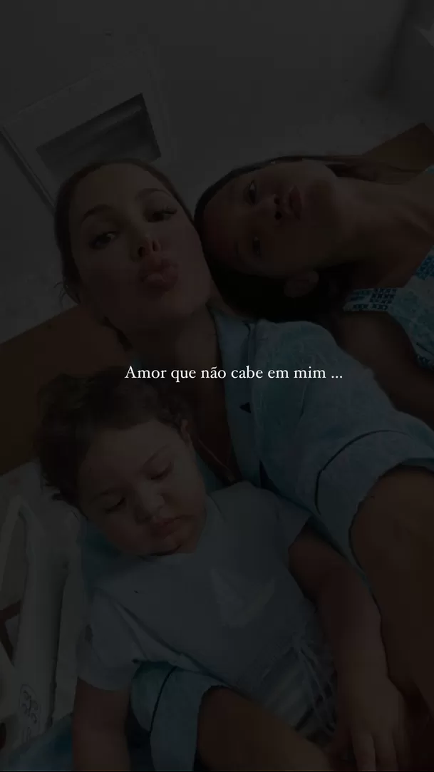 Esta otra instantánea es una selfie de Ana Paula con sus tres hijos y una tierna frase: "Amor que no cabe en mi"/Foto: Insgtagram