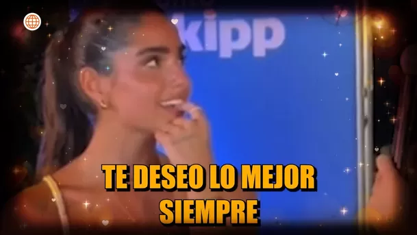 Isabella Ladera mirando atentamente a Hugo García durante su discurso / Instagram