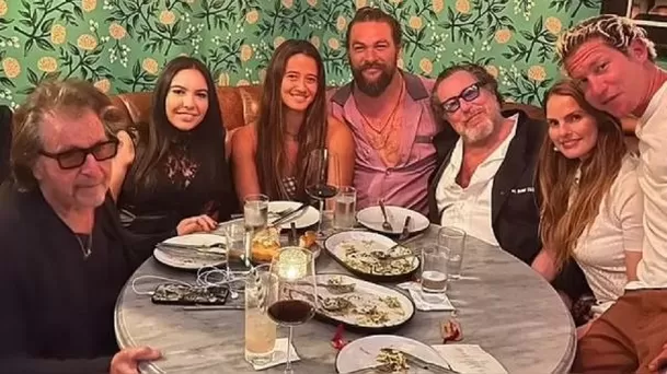 Al Pacino y Noor Afallah cenando junto a Jason Momoa. Fuente: Instagram