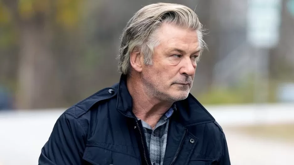 Alec Baldwin es acusado de homicidio involuntario por tiroteo en set de "Rust"