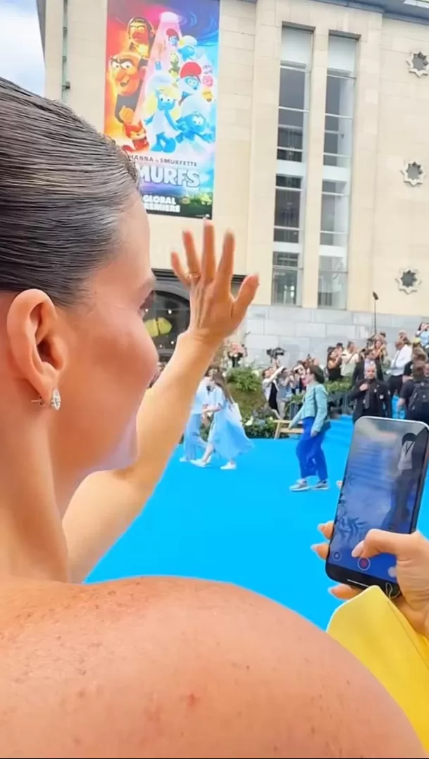 Alejandra Baigorria expresó su emoción al compartir alfombra azul y saludar a Rihanna. Fuente: Instagram