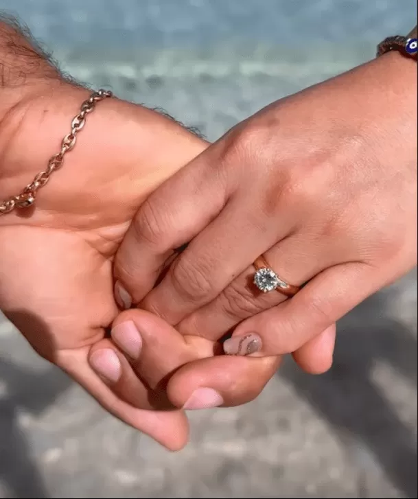 Said Palao y Alejandra Baigorria se comprometieron en Filipinas tras 3 años de relación. Fuente: Instagram