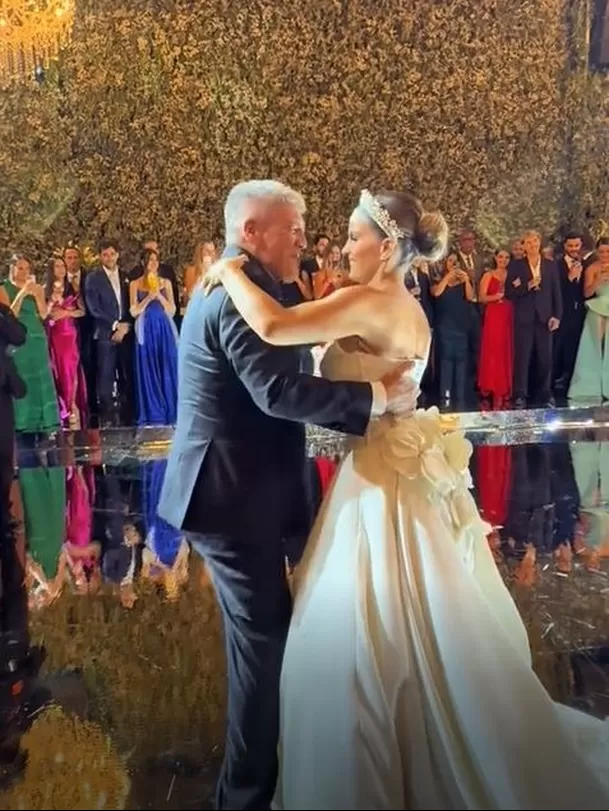 Sergio 'Cheky' Baigorria bailando el vals con Alejandra Baigorria. Foto: Instagram 