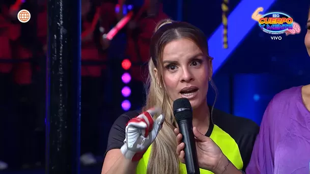 Alejandra aseguró a Rosángela que nadie la reconocería en una foto de niña. Fuente: AméricaTV