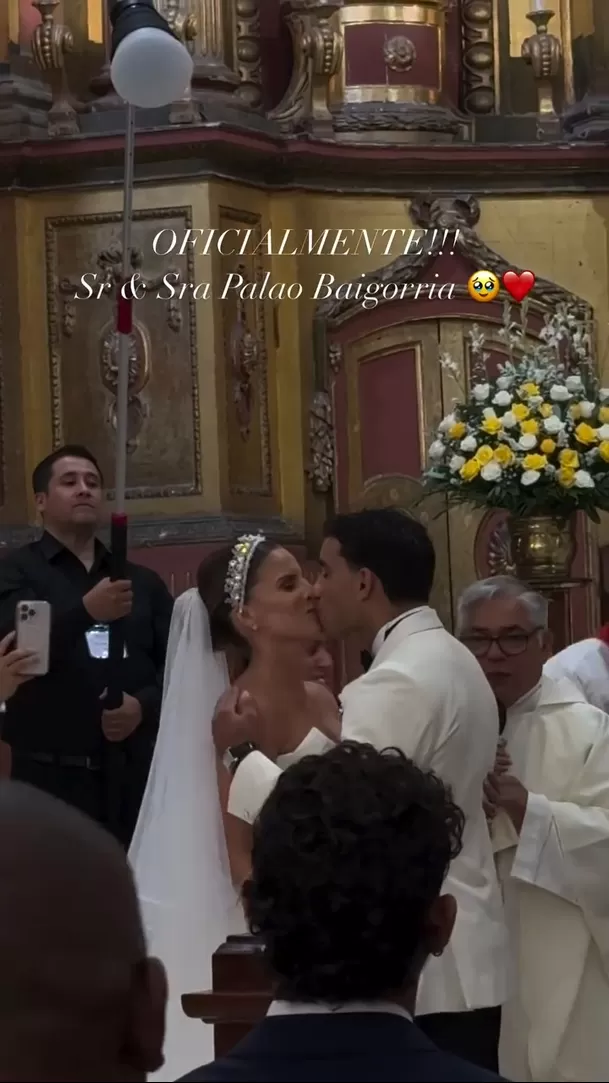 El beso de casados de Alejandra Baigorria y Said Palao / Instagram