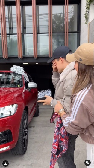 Sergio Baigorria emocionado al recibir auto de lujo como regalo de Alejandra Baigorria. Fuente: Instagram