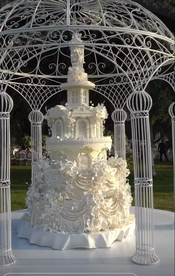 La torta de boda de Alejandra Baigorria y Said Palao habría costado 25 mil soles / Instagram La torta de boda de Alejandra Baigorria y Said Palao habría costado 25 mil soles / Instagram