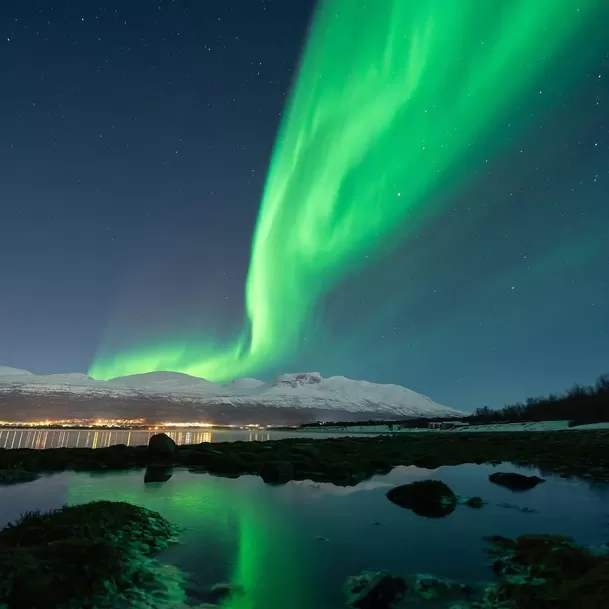 Las auroras boreales son un fenómeno natural que se produce cuando partículas cargadas del sol chocan con la atmósfera terrestre / Instagram