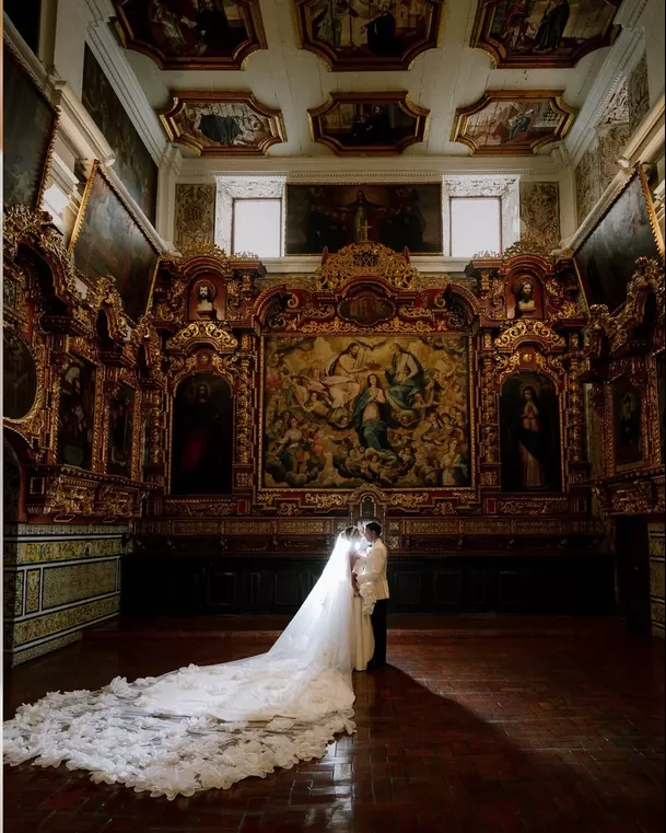 El vestido de novia de Alejandra Baigorria tenía una cola de 8 metros / Instagram