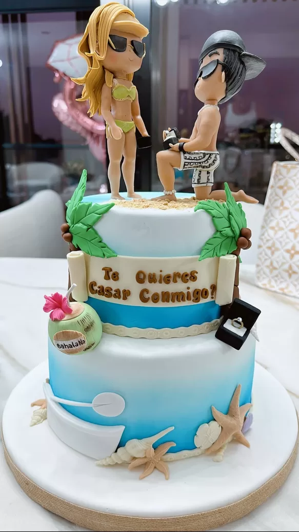 Torta sobre compromiso de Alejandra Baigorria y Said Palao. Fuente: Instagram