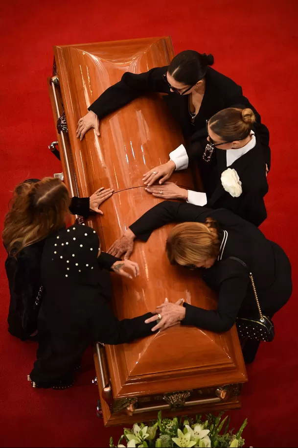 Silvia Pinal recibió un homenaje en el Palacio de Bellas Artes de México / AFP