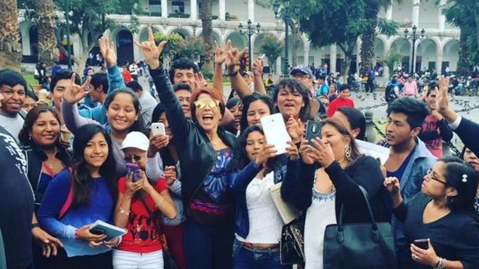 Alejandra Guzmán junto a sus seguidores en Arequipa. (Foto: Instagram)