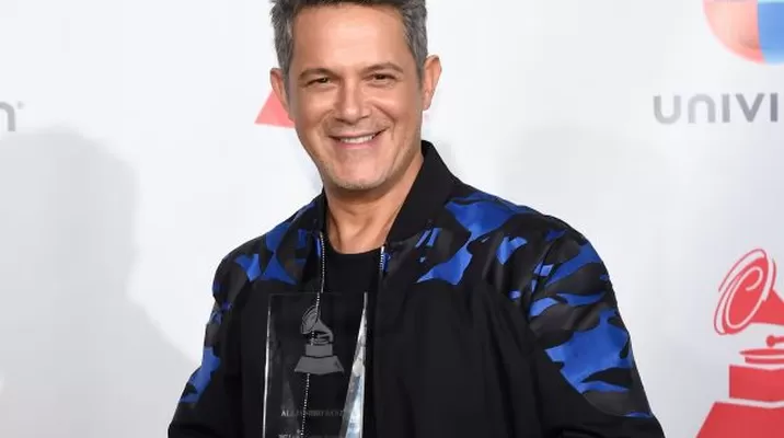 Alejandro Sanz recibió el premio Persona del Año. Foto: AFP Alejandro Sanz recibió el premio Persona del Año. Foto: AFP