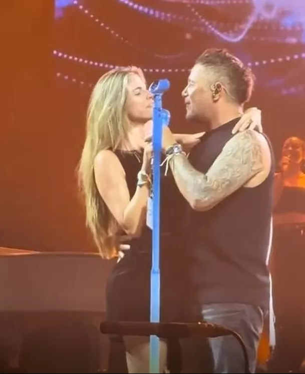 Alejandro Sanz y Stephanie Cayo cantan juntos 'Corazón partío' / Captura Alejandro Sanz y Stephanie Cayo cantan juntos 'Corazón partío' / Captura