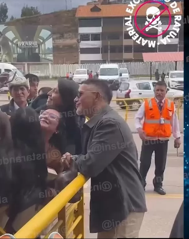 Alejandro Sanz se detuvo a saludar a sus seguidores y tomarse fotos / Instarandula