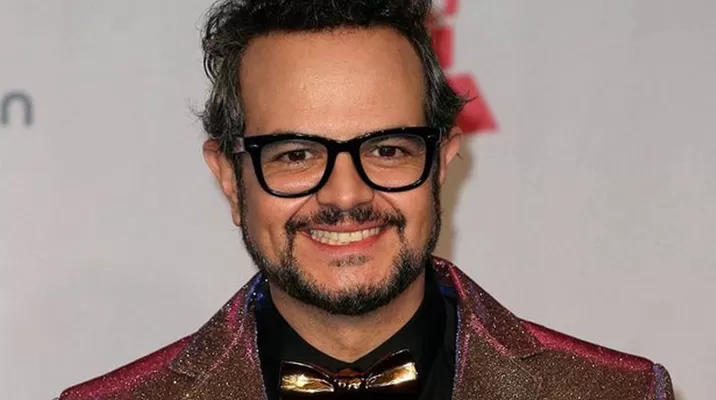 Aleks Syntek se retracta y no descarta cantar reggaetón. Aleks Syntek se retracta y no descarta cantar reggaetón.