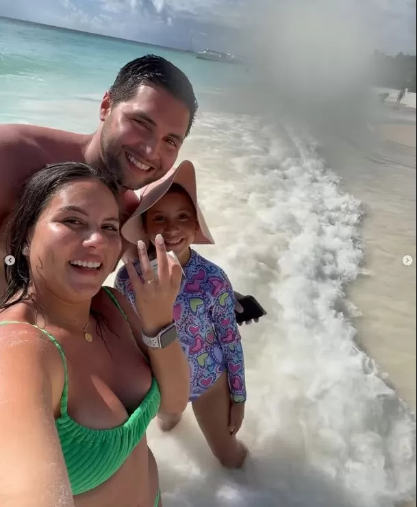 Aleska Zambrano, expareja de Said Palao, anunció su compromiso con Manolo Rodríguez junto a su hija Caetana / Instagram