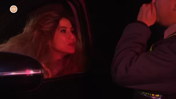 Alessia casi se va “presa” por terrible olor a muerto de su cabello. Fuente: AméricaTV Alessia casi se va “presa” por terrible olor a muerto de su cabello. Fuente: AméricaTV