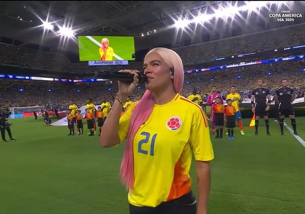 Karol G cantó el himno de Colombia en la final de la Copa América /Foto: Instagram