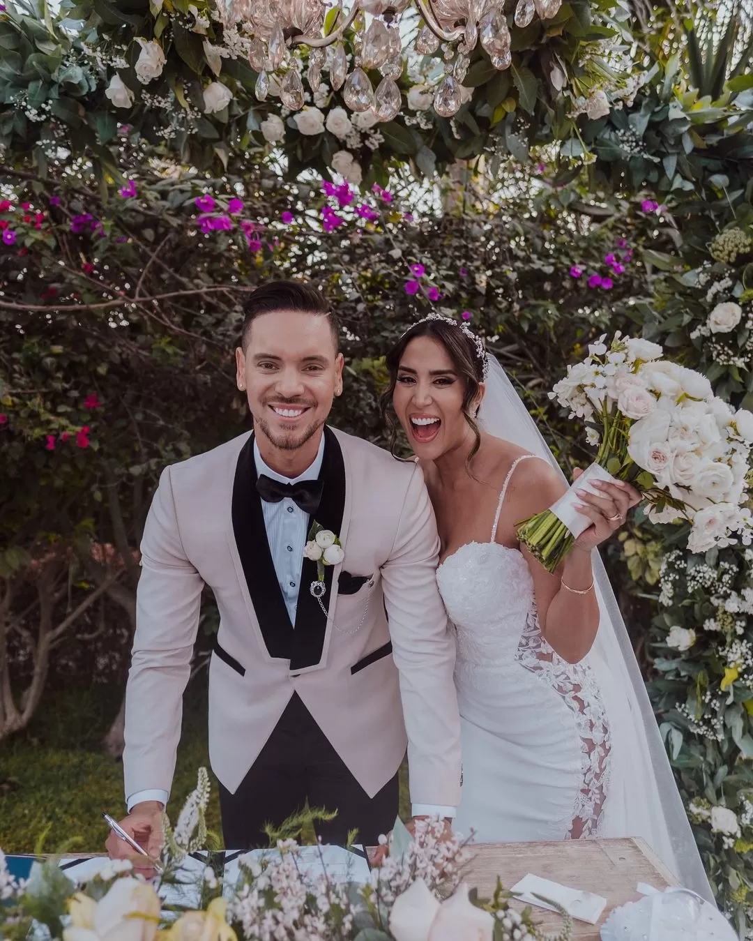 Amigos y familiares disfrutaron de la felicidad de Anthony Aranda y Melissa Paredes en la celebración de su matrimonio/Foto: Instagram