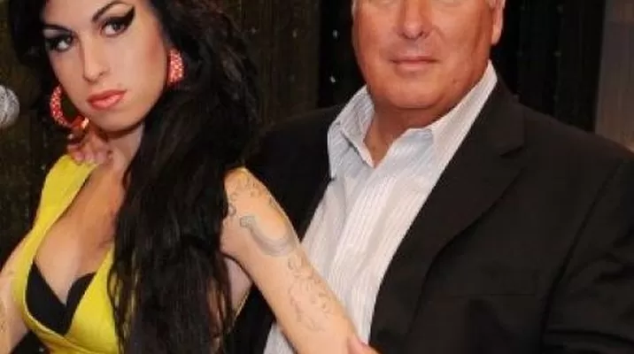 En el documental 'Amy' Mitch Winehouse es acusado de introducir a su hija en el consumo de drogas. Foto: publimetrolatin En el documental 'Amy' Mitch Winehouse es acusado de introducir a su hija en el consumo de drogas. Foto: publimetrolatin