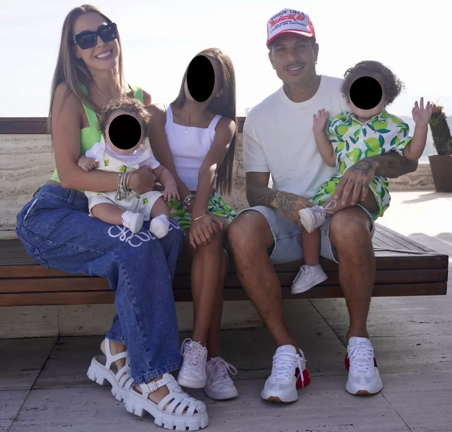 Ana Paula Consorte junto a sus tres hijos, los dos últimos de Paolo Guerrero/Foto: Instagram