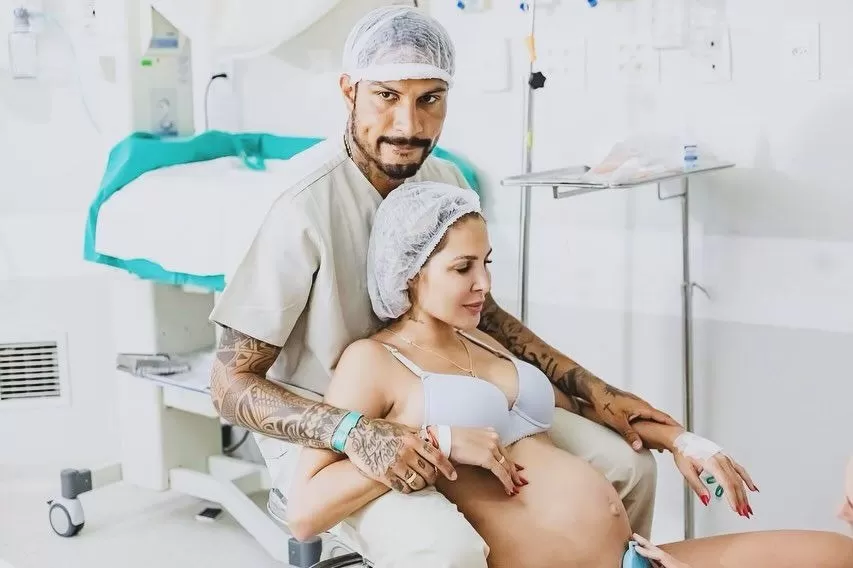 Paolo Guerrero no dejó de apoyar a Ana Paula Consorte en el nacimiento de su bebé / Instagram Paolo Guerrero no dejó de apoyar a Ana Paula Consorte en el nacimiento de su bebé / Instagram
