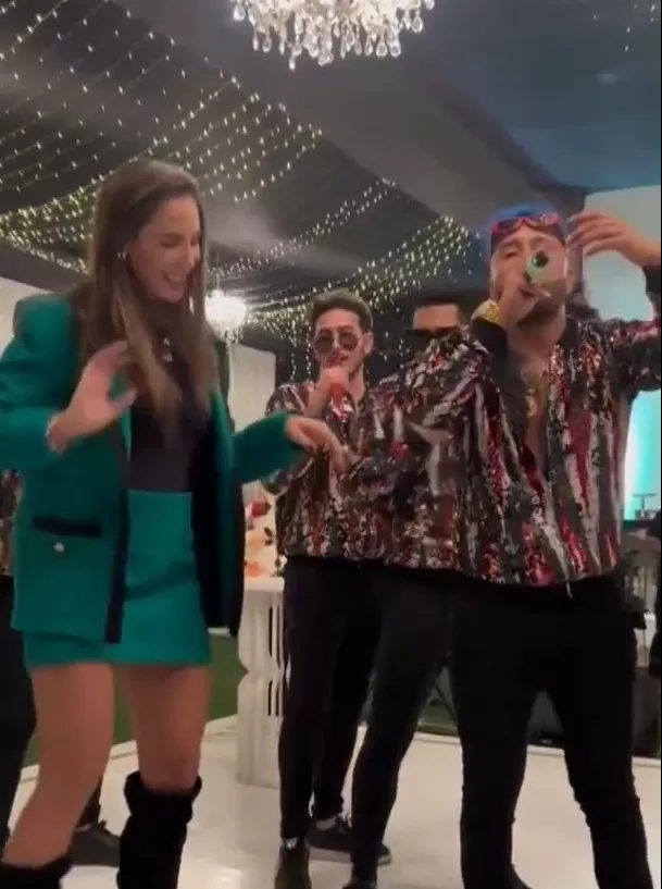 Ana Paula Consorte en la fiesta de doña Peta / Captura