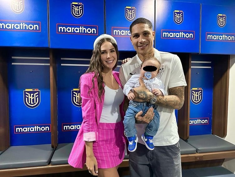 Ana Paula Consorte y Paolo Guerrero junto a su pequeño hijo. Fuente: Instagram