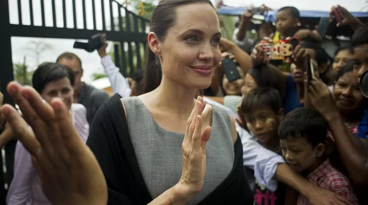 Familiares de Angelina Jolie aseguran que se encuentra bien de salud. Foto: AFP Familiares de Angelina Jolie aseguran que se encuentra bien de salud. Foto: AFP